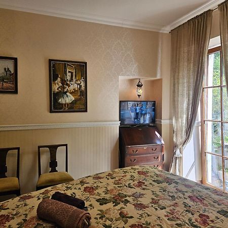 Barrister'S Apartments With Fireplace โชเล ภายนอก รูปภาพ