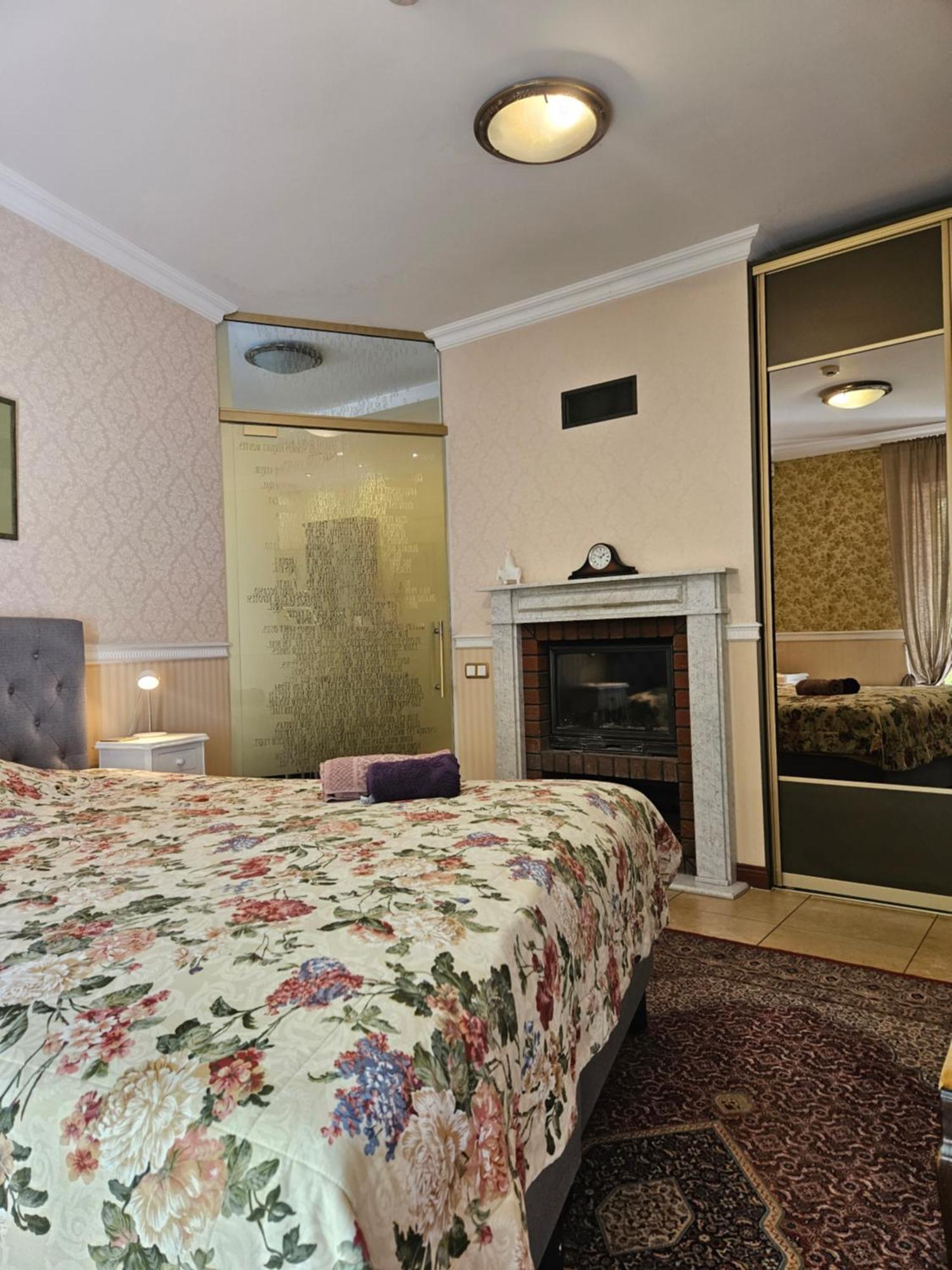 Barrister'S Apartments With Fireplace โชเล ภายนอก รูปภาพ