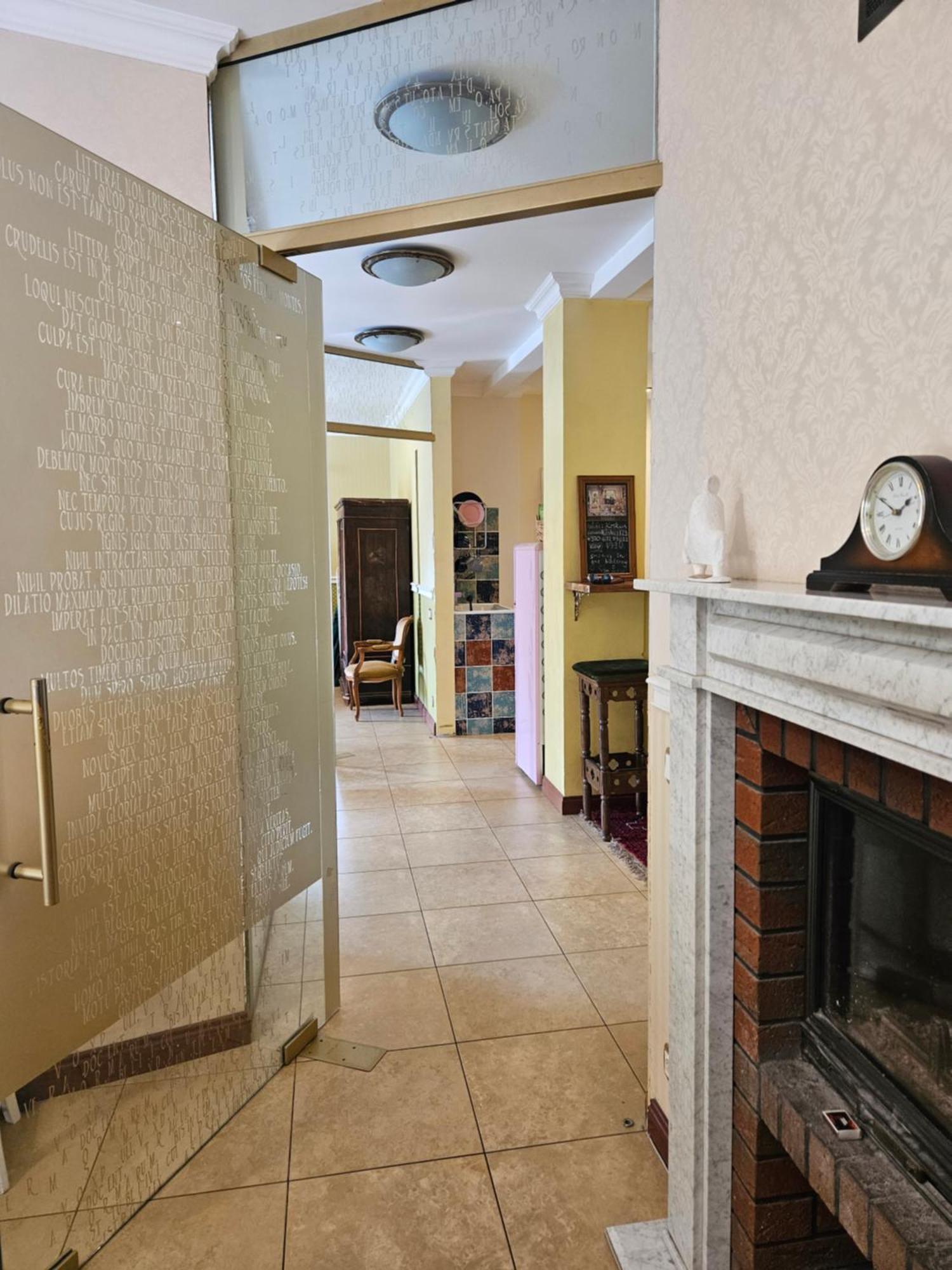 Barrister'S Apartments With Fireplace โชเล ภายนอก รูปภาพ